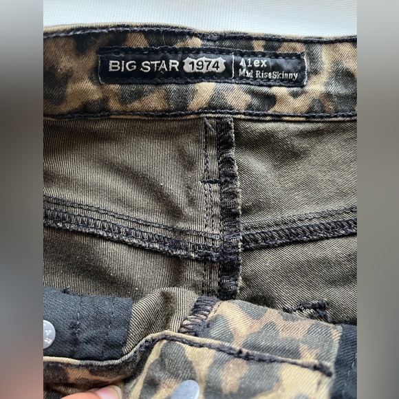 Leopard Print Women's Jeans - Picture 5 of 9